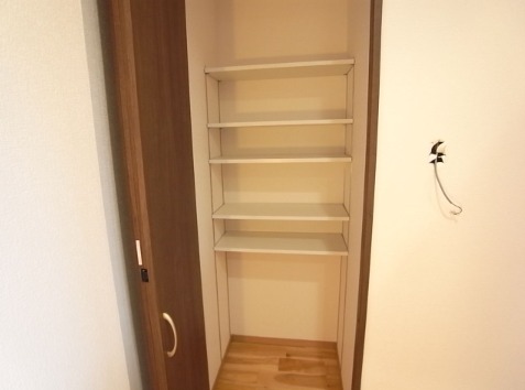 キッチン裏収納です