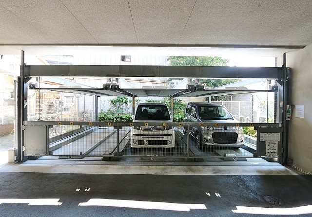 駐車場は機械式です