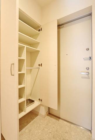 靴が多い方でも安心の下駄箱