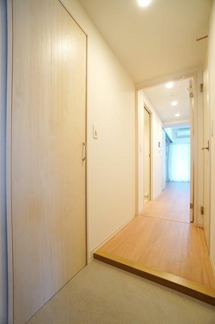 明るい雰囲気の玄関です