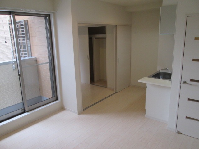 家具の配置に困らないリビングですね