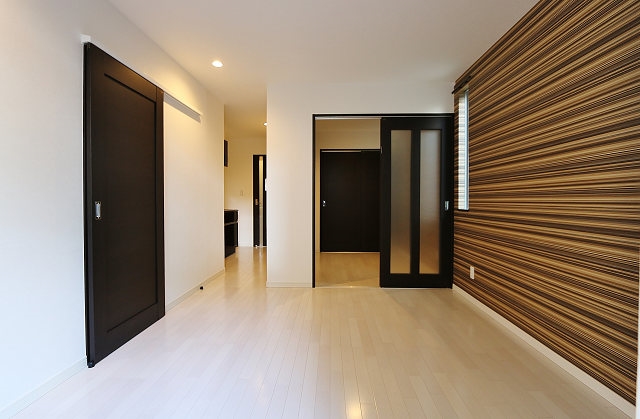 白を基調とした綺麗なお部屋ですね