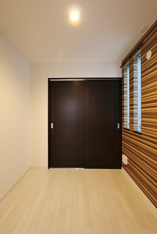 寝室にぴったりの洋室ですね