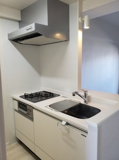 人気のカウンターキッチンでテレビを見ながら調理可能です