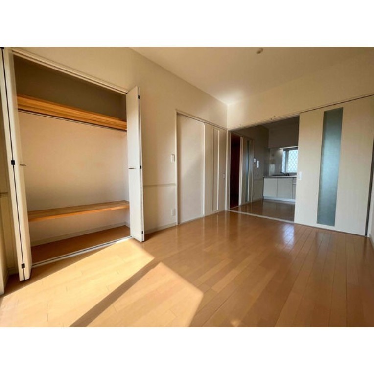 たっぷり収納できるクローゼットです