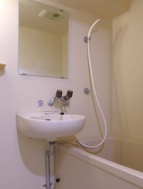 コンパクトな洗面所です