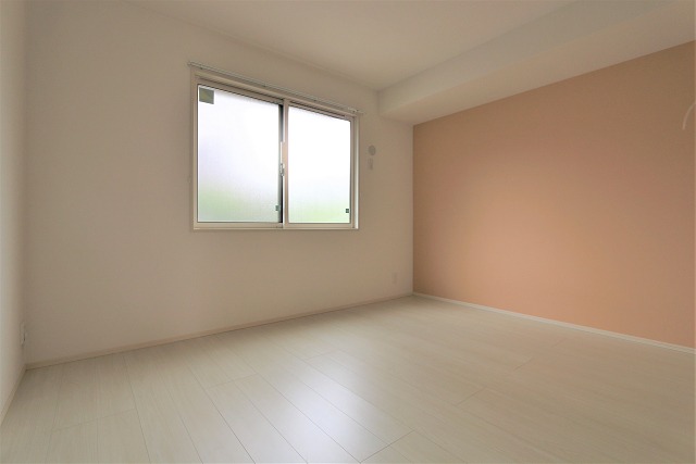 こちら寝室にいかがでしょうか。