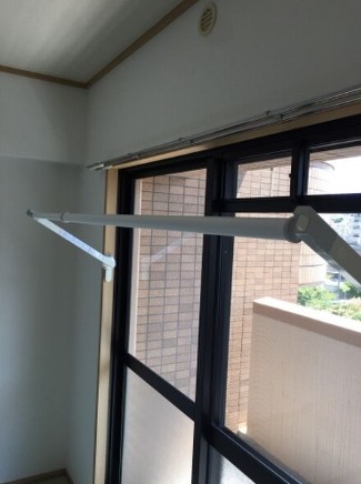 便利な室内物干し付きです。