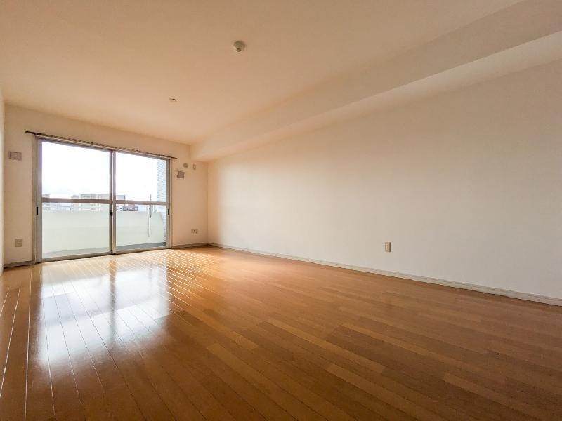 家具の配置に困らないリビングですね