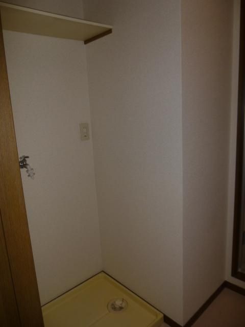 洗濯機置場になります。