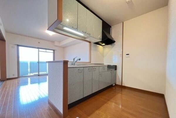 こちらでお料理をお楽しみください