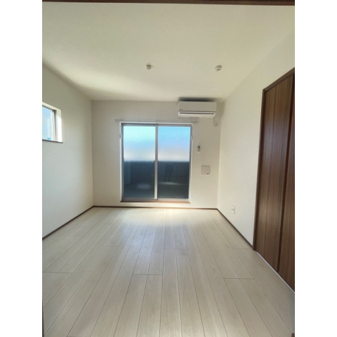 窓も2面あり明るいです