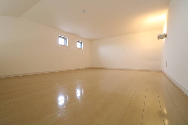 こちら寝室にいかがでしょうか。