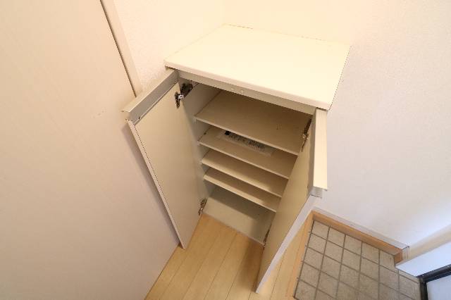 玄関収納もございます。