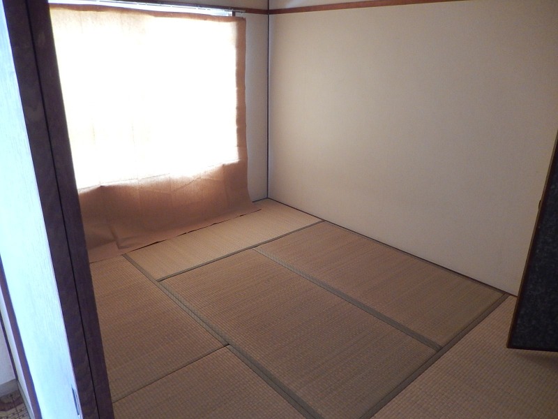 こちら寝室にいかがでしょうか。