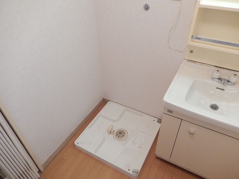 室内洗濯機置場完備。