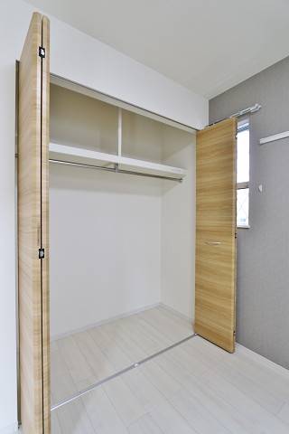 お洋服の多い方でも安心の収納力です