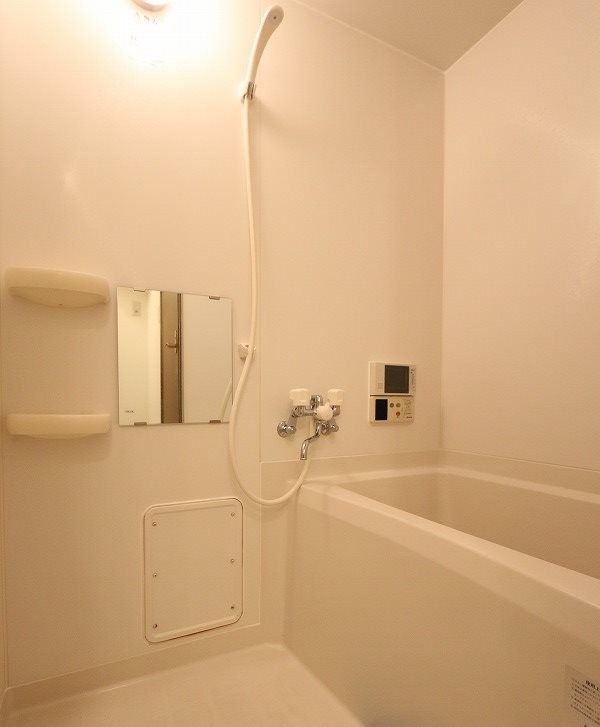 清潔感のある浴室空間です