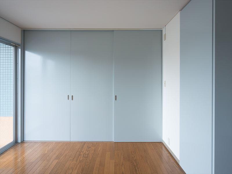 こちらは寝室にピッタリの洋室です