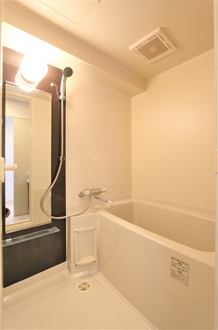 一日の疲れを癒せる浴室です