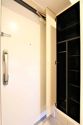 沢山の靴が収納できるシューズボックスです