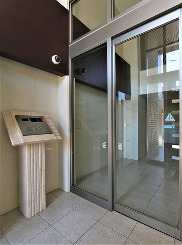 オートロックの入り口で安心ですね