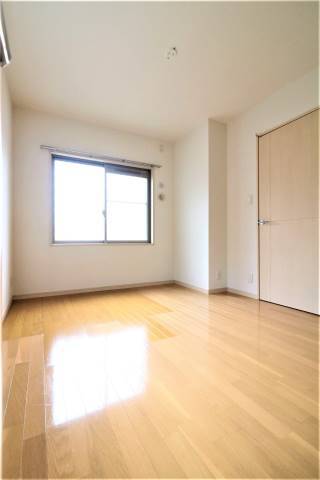 こちら寝室にいかがでしょうか。