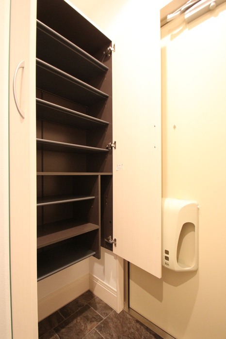 玄関収納もございます。