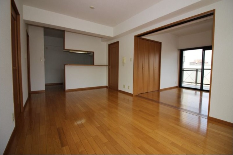 広々リビングでゆったり過ごせます