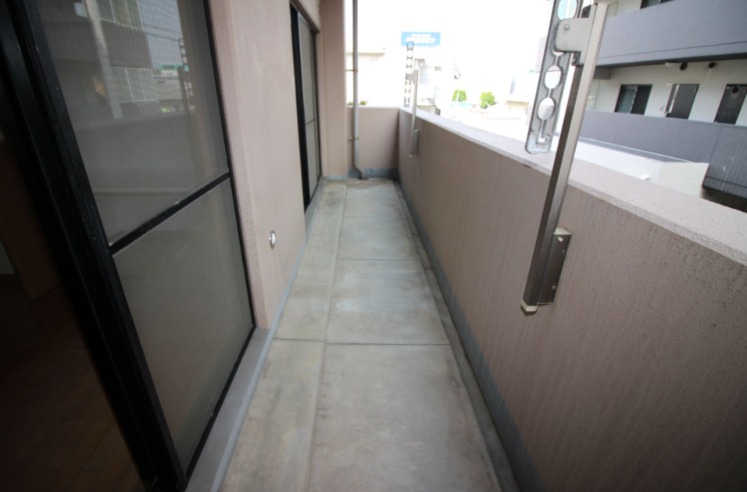 天気のいい日はこちらで洗濯物を干せます