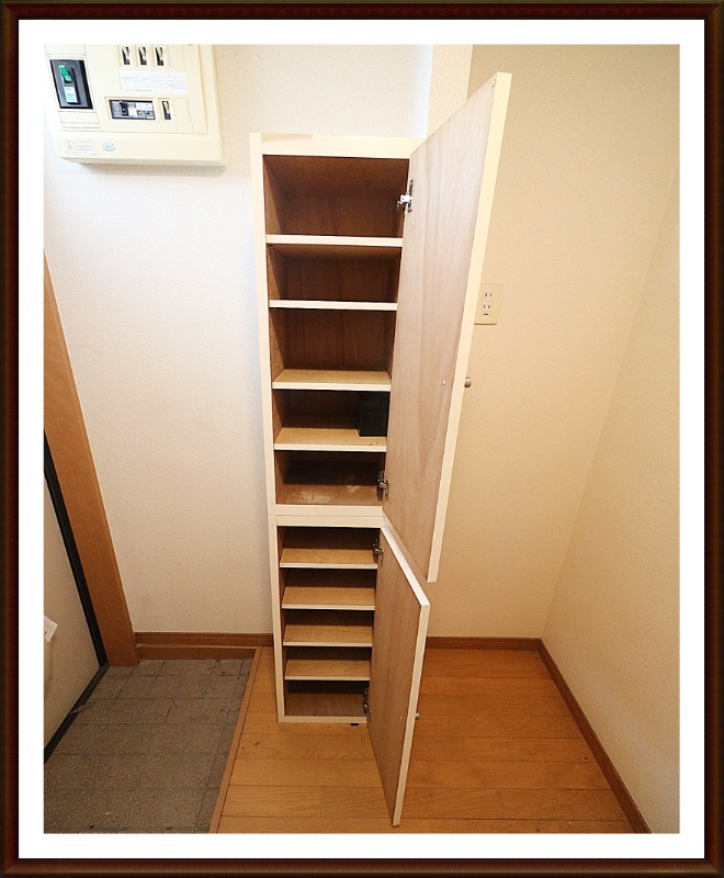 玄関収納もたっぷりです。