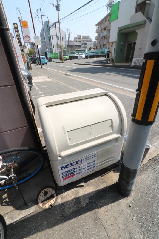 共有のゴミ捨て場になります。