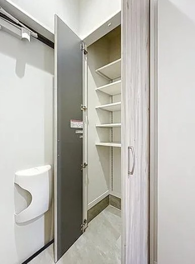 玄関収納もたっぷりです。