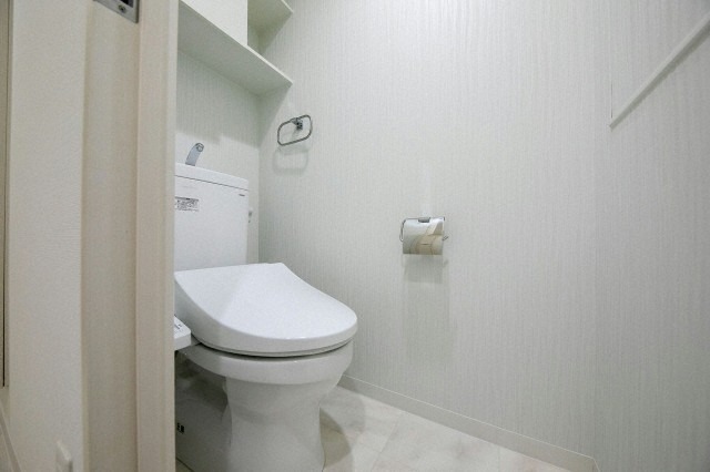 温水洗浄便座完備。