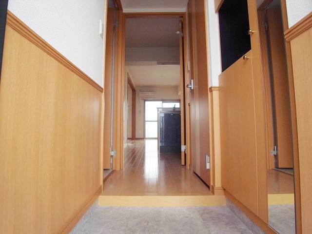 玄関も落ちつく雰囲気で良いですね！