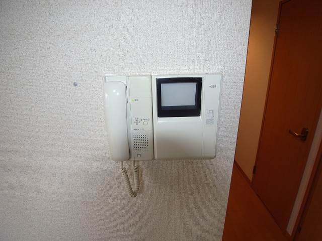 モニターにて来客を確認できます