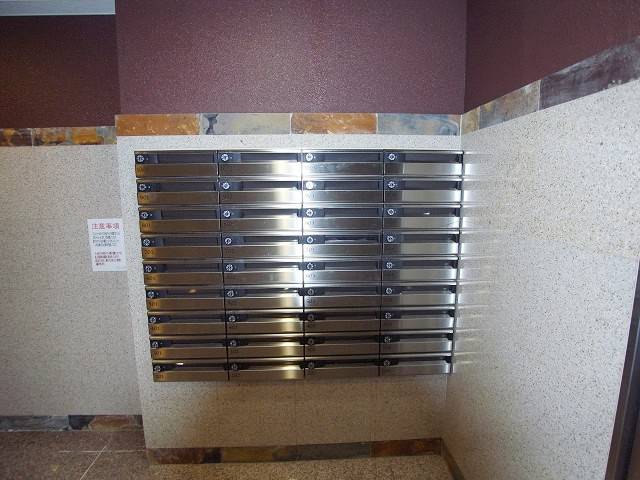 集合ポストも綺麗に管理されてます