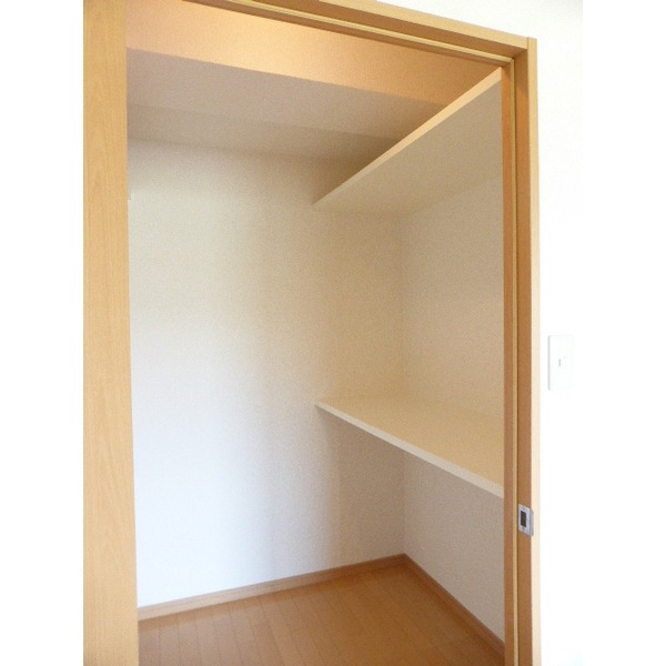 お洋服が多い方でも楽々収納できます