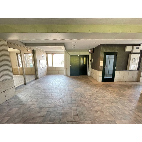 清潔感のあるエントランスですね