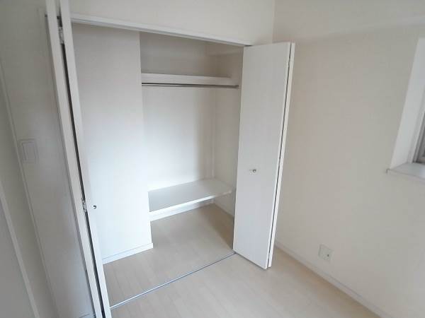 お洋服が多い方でも楽々収納できます