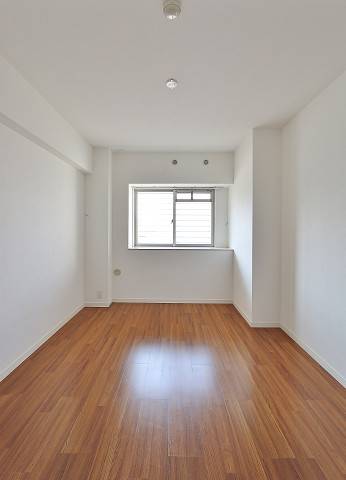 こちらは寝室にいかがでしょうか