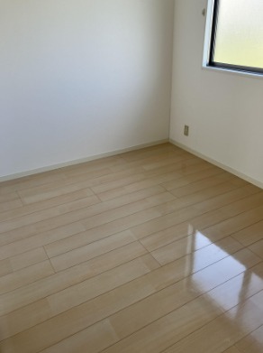 こちら寝室にいかがでしょうか。