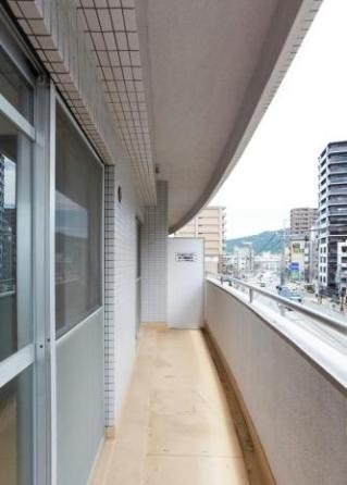 天気のいい日はこちらで洗濯物を干せます