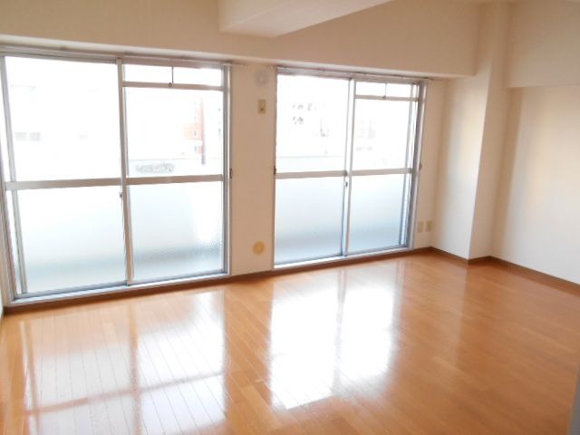 広々リビングでゆっくりお過ごしいただけます