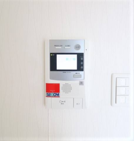 モニター付きインターホンで安心です。