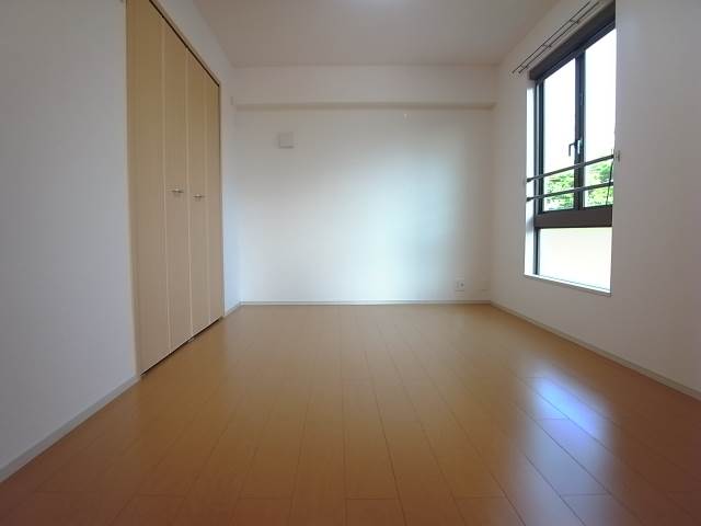 こちら寝室にいかがでしょうか。