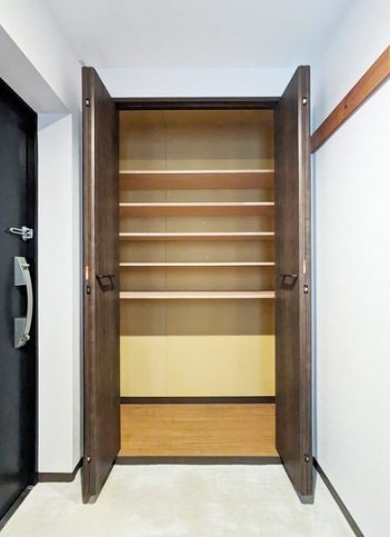 玄関はこんな感じです。