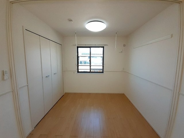 こちら寝室にいかがでしょうか。