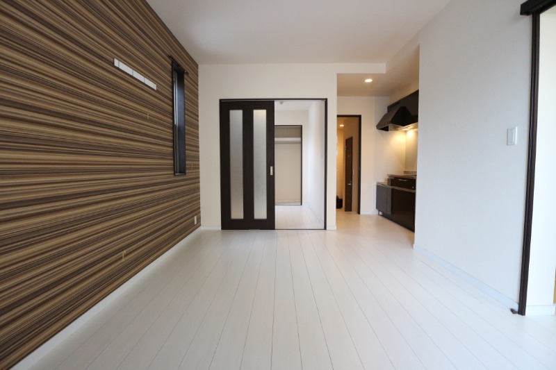 白を基調とした明るい室内です