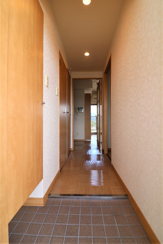 玄関からはこのようになっています。